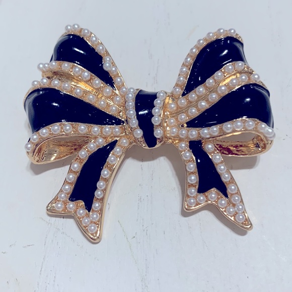 Jewelry - Black pearlized bow brooch gold tone